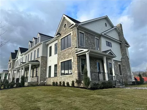 15 Lila Ln #47, New Castle, NY 10514