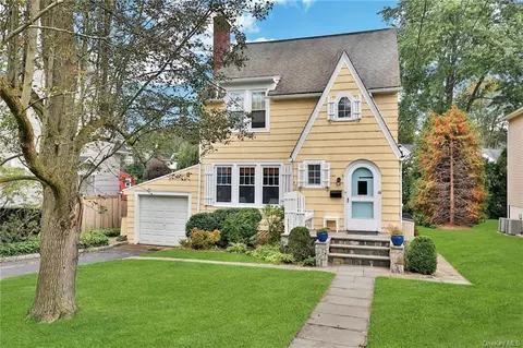 16 Spring St, Mount Pleasant, NY 10570