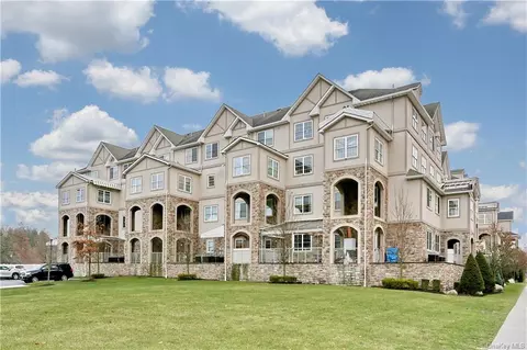 1101 Parkview Dr, Ramapo, NY 10977
