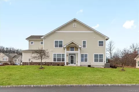 44 Highrose Ridge Way, Middletown, NY 10940