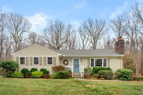 20 Glen Dr, Lewisboro, NY 10590