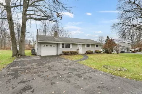 26 Ferrara Dr, Wallkill, NY 10941