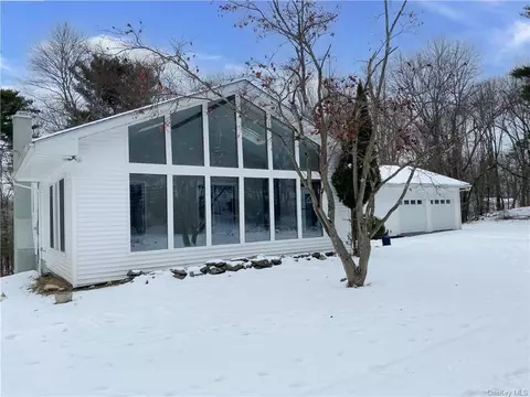 17 Molland Dr, Rhinebeck, NY 12572