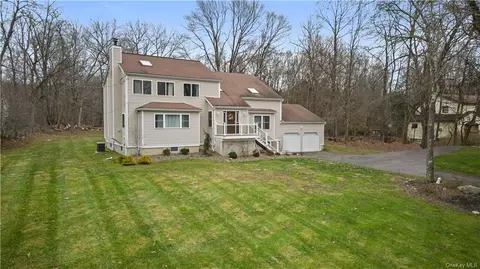 94 Station Rd, Salisbury Mills, NY 12577