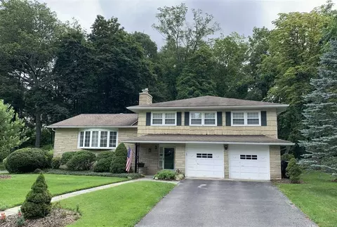 32 Loockerman Ave, Poughkeepsie, NY 12601