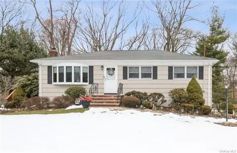 30 Wilshire Dr, Ramapo, NY 10977