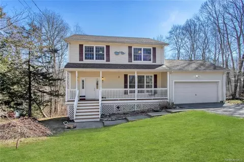 134 N White Rock Rd, Beekman, NY 12531
