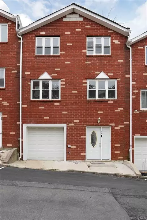 18 Giordan Ct, Staten Island, NY 10303