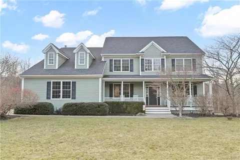 136 Victoria Dr, Beekman, NY 12570