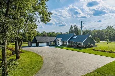 123 Smith Rd, Pleasant Valley, NY 12569