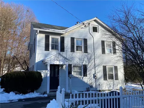 12 Henry St, Pawling, NY 12564
