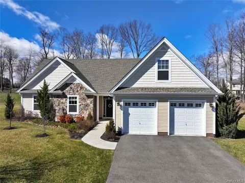 7 Knoll Crest Ct, Cornwall, NY 12518