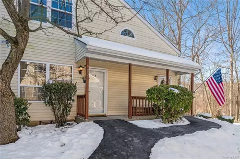 1903 Rosewood Ct, Highland Mills, NY 10930