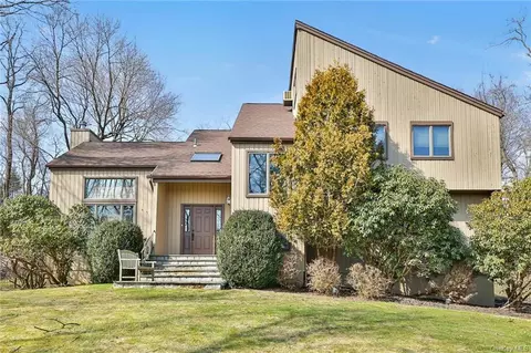 114 Deerfield Ln N, Mount Pleasant, NY 10570