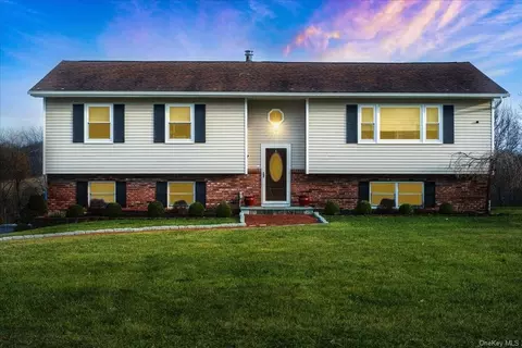 11 Four Winds Dr, La Grange, NY 12603