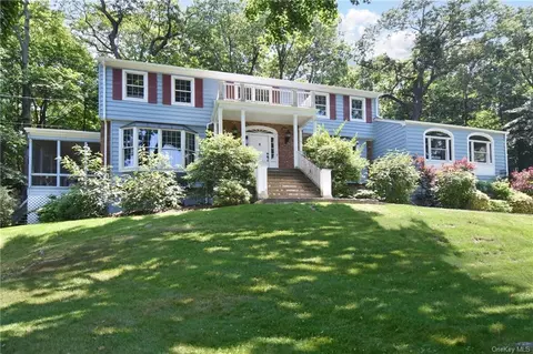 4 Cricket Ln, Greenburgh, NY 10522