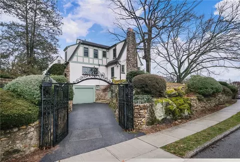 9 Centre Ave, Larchmont, NY 10538