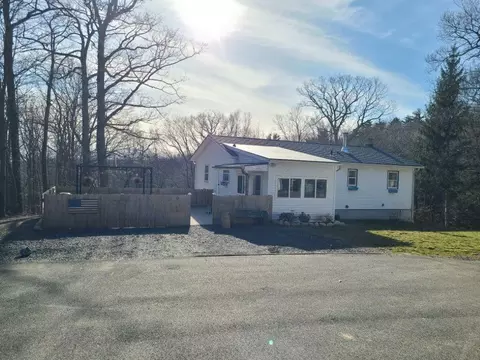 28 Marl Ln, Cragsmoor, NY 12420