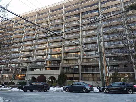 15 Stewart Pl #12A, White Plains, NY 10603