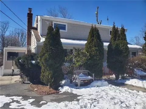 3207 Mohegan Ave, Yorktown, NY 10547