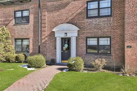22 Manchester Rd #C3, Eastchester, NY 10709
