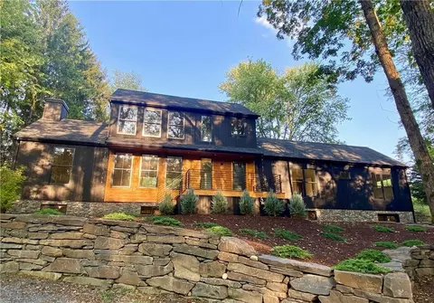 34 Sky Park Ln, Red Hook, NY 12571