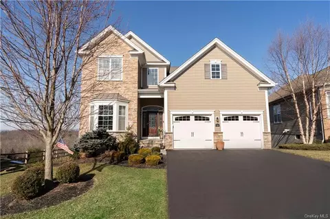 28 Linwood Dr, Wappinger, NY 12590