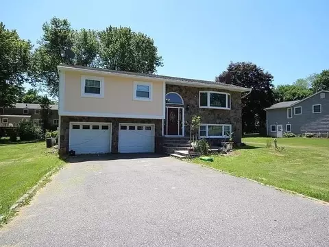 39 Mark Ln, Clarkstown, NY 10956