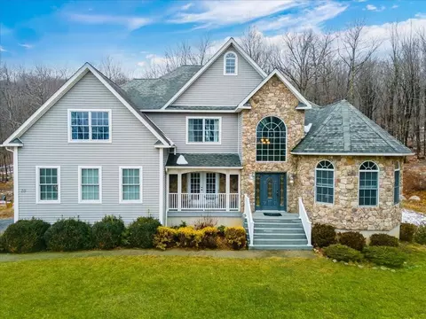 10 Schneller Ln, Shawangunk, NY 12566