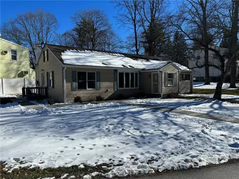 34 Harmony Cir, Poughkeepsie, NY 12603