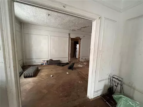 911 E 223rd St, New York, NY 10466