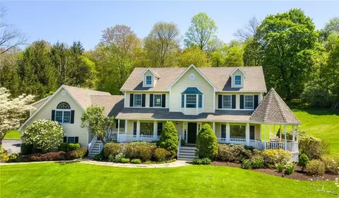 23 Equestrian Park Dr, Katonah, NY 10536