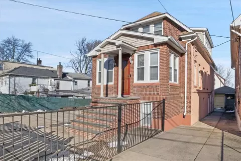 136 Pugsley Ave, New York, NY 10473