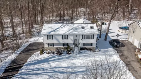 20 Jay Ln, East Fishkill, NY 12533