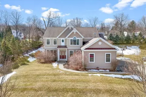 29 Deangelis Dr, Monroe, NY 10950