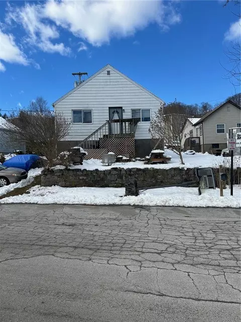 18 Waterford Rd, Patterson, NY 12563