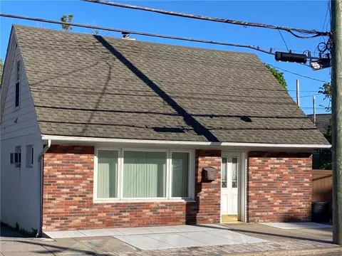 887 Franklin Ave, Mount Pleasant, NY 10594