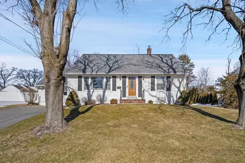 4 Brookside Dr, Wappinger, NY 12590
