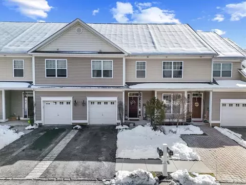 27 High Ridge Ln, Wallkill, NY 10940