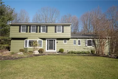 21 Ardsley Dr, Clarkstown, NY 10956