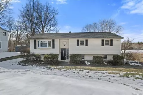 6 May Ct, La Grange, NY 12603