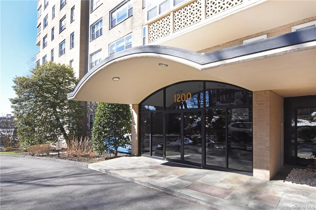 1200 Midland Ave Unit 4F  