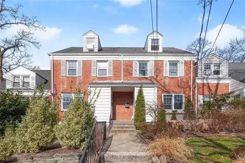 21 Elkan Rd, Larchmont, NY 10538