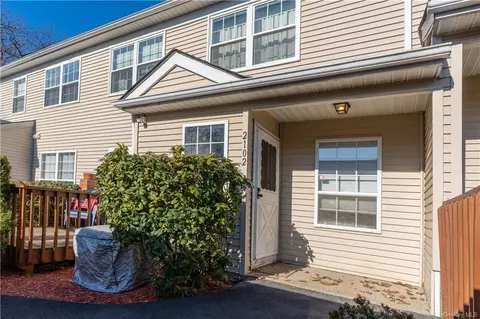 2102 Rosewood Ct, Highland Mills, NY 10930
