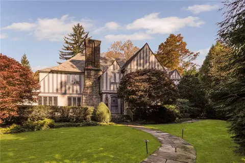 7 Locust Ln, Bronxville, NY 10708