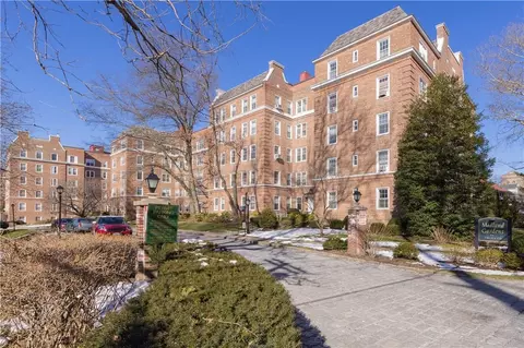 9 Midland Gdns #2A, Bronxville, NY 10708