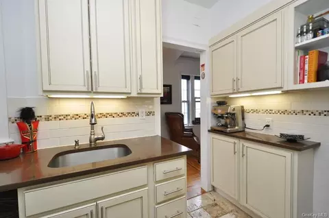208 Centre Ave #5C, New Rochelle, NY 10805