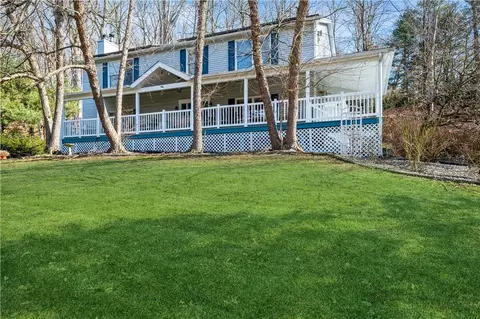 16 Seth Canyon Dr, New Castle, NY 10549