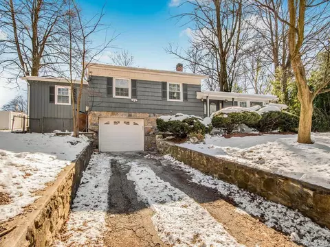 1171 Oregon Rd, Cortlandt, NY 10567