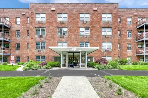 5 Oakdale Mnr #C7, Ramapo, NY 10901